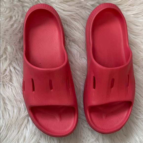 HOKA ORA
Recovery 3 Slides size 9 - Picture 2 of 6